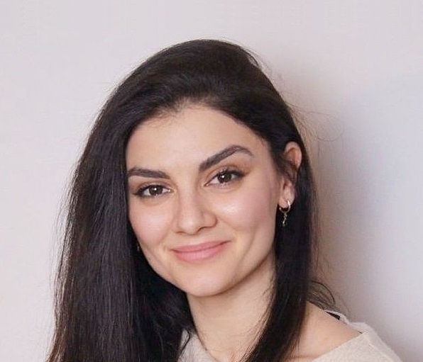 Елена Мнацаканян